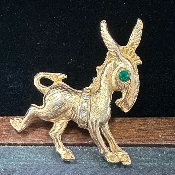 VINTAGE donkey gold tone pin *missing some rhinestones* - Picture 13 of 15